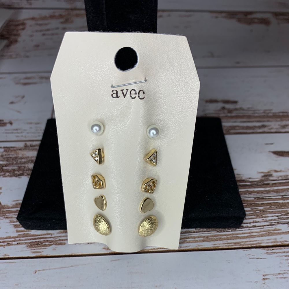 AVEC 5 pair gold tone studs